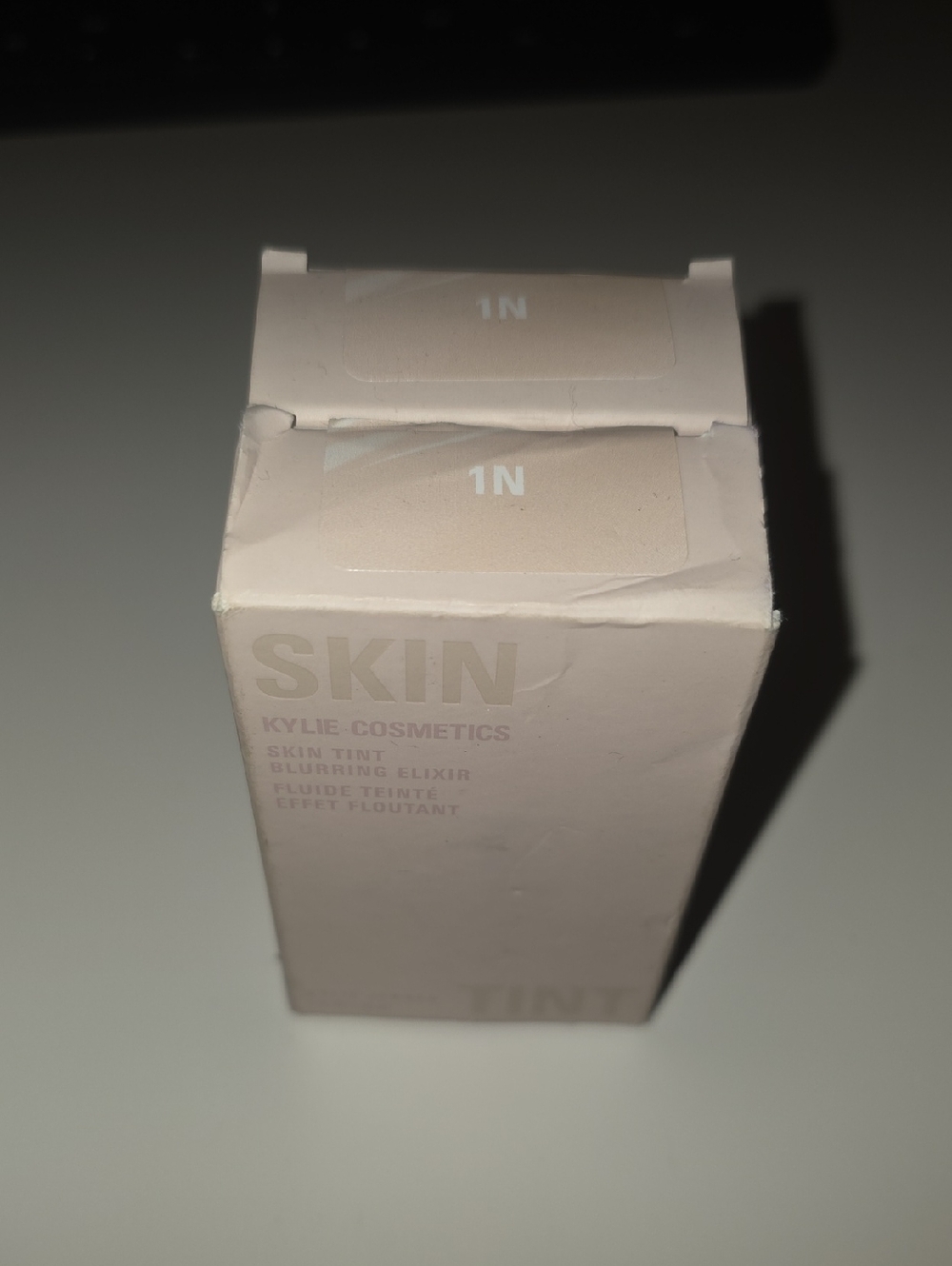 Kylie Cosmetics Skin Tint Blurring Elixir – Neutral Beige (1N)